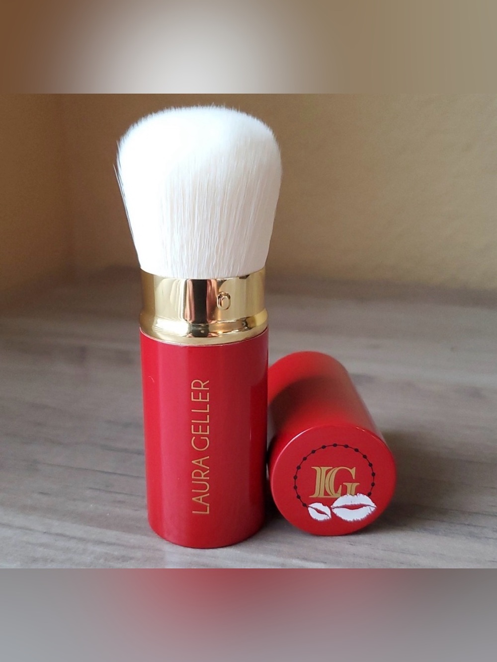 Laura Geller  Retractable Kabuki Brush